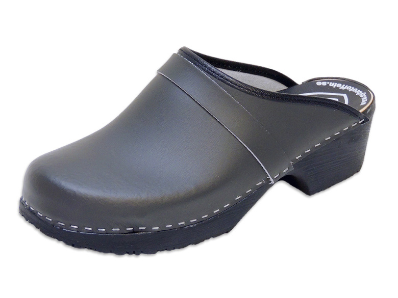 simple men's clogs