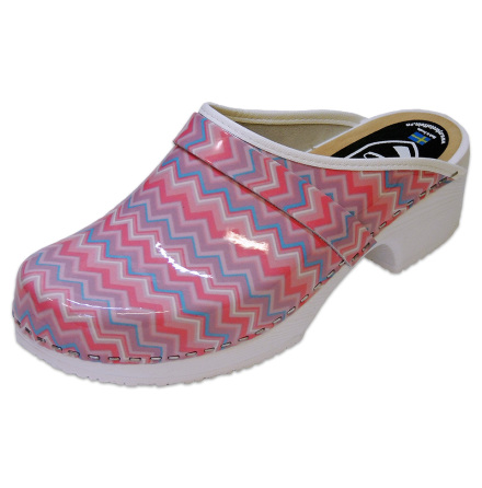 Zigzag soft sole clogs